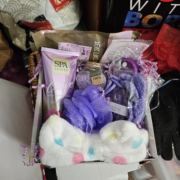 Plum Body Cream Gift Set - Picture 9 of 10